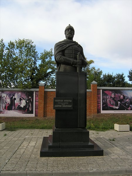 21. Памятник Пожарскому.